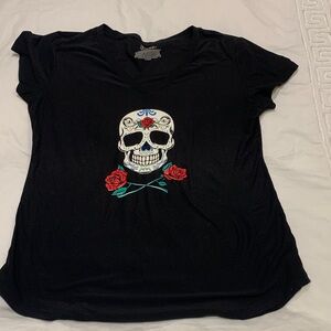 Women's Black V-Neck Tee with Decorative Skull & Rose Motif
